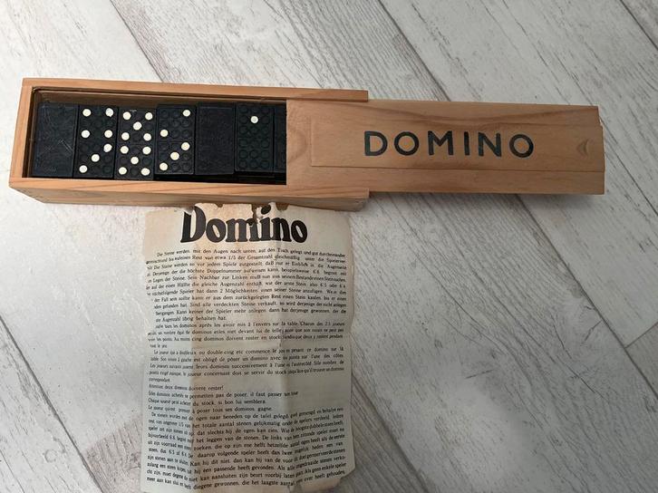 Vintage Domino Spel in Houten Doos 28 stuks, Hobby en Vrije tijd, Gezelschapsspellen | Bordspellen, Gebruikt, Een of twee spelers