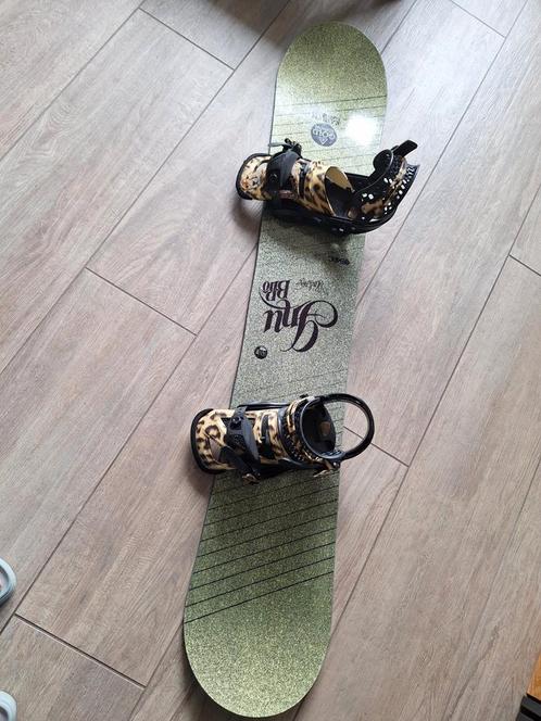 Prachtig Gnu snowboard met Burton bindingen, Sport en Fitness, Snowboarden, Gebruikt, Board, Ophalen