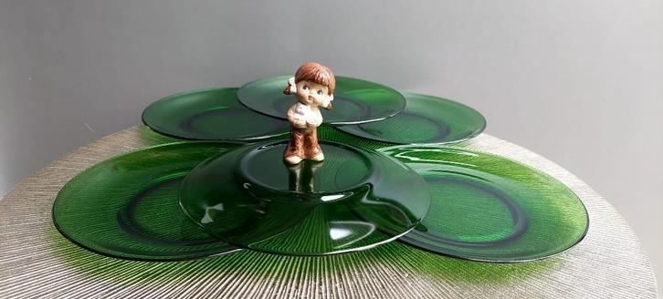 6 Vereco vintage glazen dinerborden borden 22.5 cm, Huis en Inrichting, Keuken | Servies, Zo goed als nieuw, Bord(en), Overige stijlen