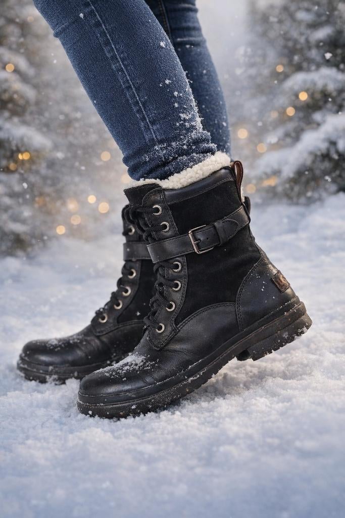 UGG Waterproof Leer Zwarte veterlaarzen met gesp, Kleding | Dames, Schoenen, Hoge laarzen, UGG, Zwart, Ophalen of Verzenden
