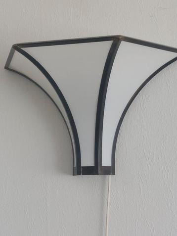 Art Deco Wandlampen Brons & Melkglas beschikbaar voor biedingen