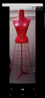 Unieke Rode Mannequin, Ophalen