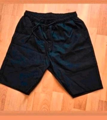 Nieuwe korte broek. Taille rondom 60 cm. Materiaal XS/S beschikbaar voor biedingen
