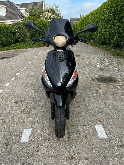 Piaggio zip 4t, Fietsen en Brommers, Scooters | Piaggio, Zo goed als nieuw, Zip, Maximaal 45 km/u, Benzine, Ophalen