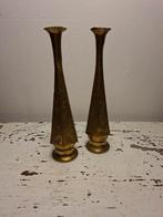 Set van twee oosterse vaasjes uitgevoerd in brons of messing, Ophalen of Verzenden