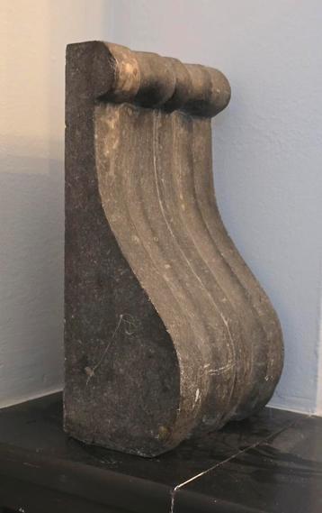 Schouwornament antiek hardsteen uit kasteel. beschikbaar voor biedingen