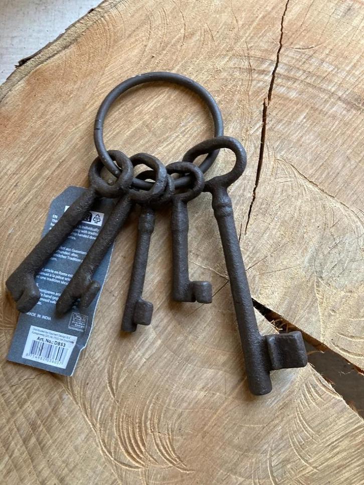 GIETIJZEREN SLEUTELBOS 5-delig NIEUW, Antiek en Kunst, Curiosa en Brocante, Ophalen of Verzenden
