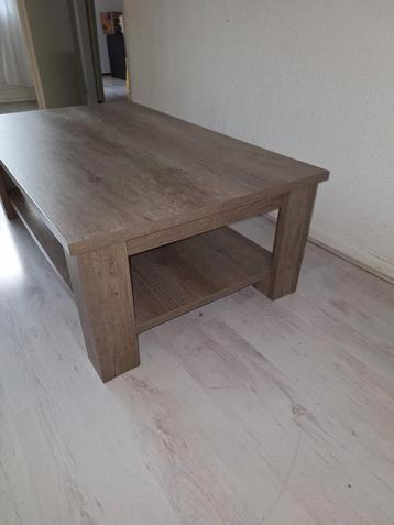 Mooie Rechthoekige Salontafel - 120x70x40 cm beschikbaar voor biedingen
