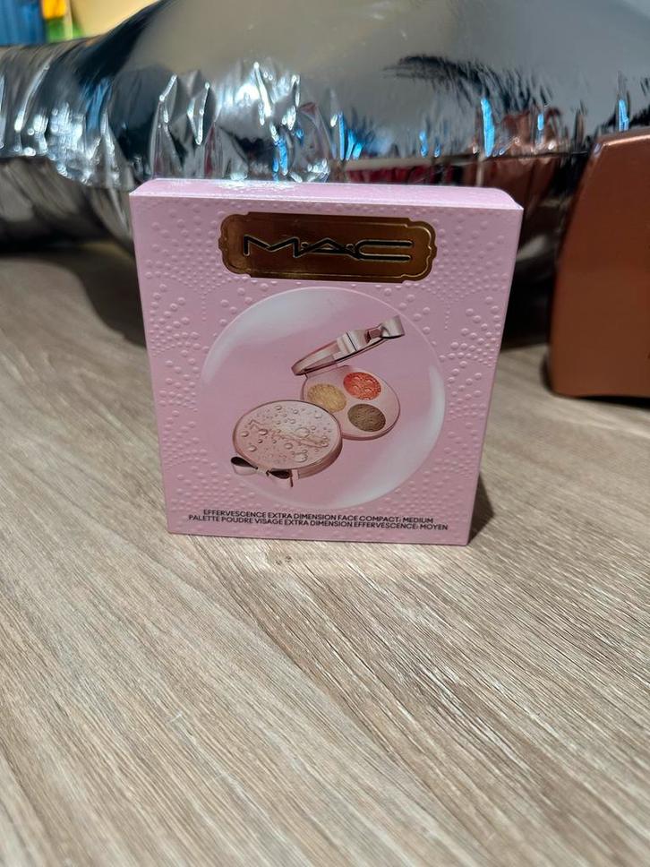 MAC Extra Dimension Gezicht Palette - Medium, Sieraden, Tassen en Uiterlijk, Uiterlijk | Cosmetica en Make-up, Zo goed als nieuw