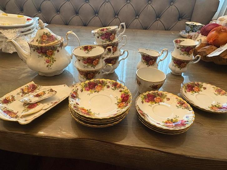 Royal Albert Old Country Roses Servies, Huis en Inrichting, Keuken | Servies, Zo goed als nieuw, Compleet servies, Overige stijlen
