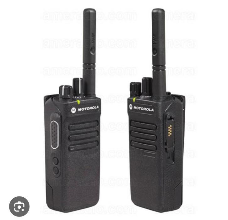 Motorola DP2400 Portofoons, Telecommunicatie, Portofoons en Walkie-talkies, Nieuw, Portofoon of Walkie-talkie, 15 km of meer, Met broekklem
