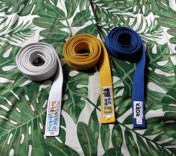 Wit Geel en Blauwe band vechtsporten €1.75 per stuk   beschikbaar voor biedingen