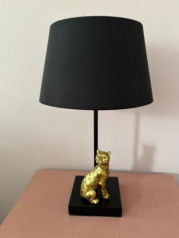 Zwart tafellampje met gouden kat beschikbaar voor biedingen