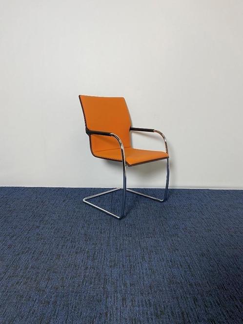 6 x Vergaderstoel Thonet S55, oranje stof, design, Huis en Inrichting, Stoelen, Gebruikt, Vijf, Zes of meer stoelen, Hout, Metaal