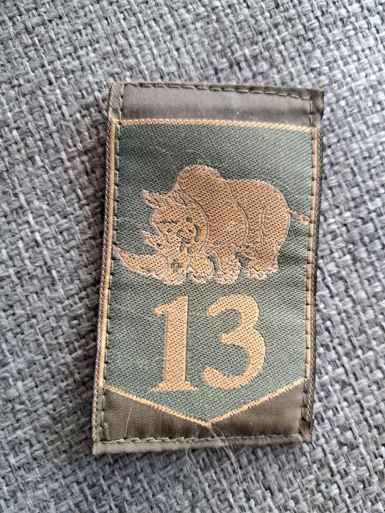 Mouwembleem 13 gemechaniseerde Brigade- Uniek!, Verzamelen, Militaria | Algemeen, Landmacht, Embleem of Badge, Nederland, Ophalen of Verzenden
