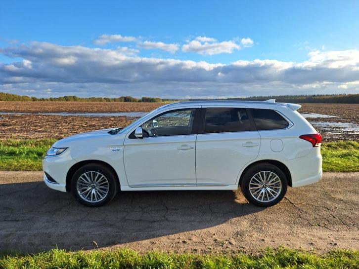 Mitsubishi Outlander 2.4 PHEV nieuw onderhoud plus APK 07-27, Auto's, Mitsubishi, Particulier, Outlander, 4x4, ABS, Achteruitrijcamera
