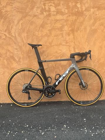 FELT AR ADV + FFWD RAW beschikbaar voor biedingen