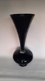Model trompet vaas zwart glas,lees de beschrijving, Zwart, Ophalen of Verzenden, Minder dan 50 cm, Glas