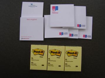 Post-its / zelfklevende notitie blaadjes / memo beschikbaar voor biedingen