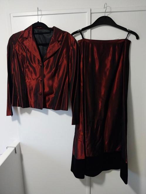 Bordeaux rode lange rok met bijpassend kort jasje,, Kleding | Dames, Gelegenheidskleding, Zo goed als nieuw, Overige typen, Maat 38/40 (M)