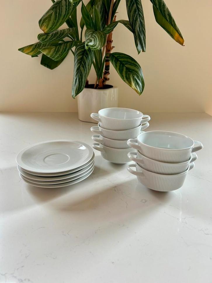 Nieuwe witte soepkom + schotel Royal Porcelain. alles 35,-, Antiek en Kunst, Antiek | Servies los, Ophalen of Verzenden