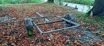 chassis kanoaanhanger  beschikbaar voor biedingen