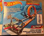 Hot wheels action double loop dash, Kinderen en Baby's, Speelgoed | Racebanen, Ophalen of Verzenden, Zo goed als nieuw, Handmatig