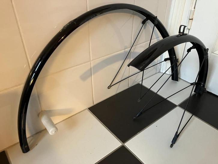 Mooie kunststof spatborden zwart - Lees en zie foto’s, Fietsen en Brommers, Fietsonderdelen, Zo goed als nieuw, Algemeen, Spatbord