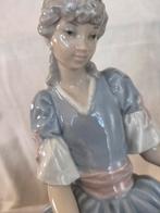 Lladró Figuur: Georgisch Meisje met Snoepschaal, Antiek en Kunst, Antiek | Keramiek en Aardewerk, Ophalen of Verzenden