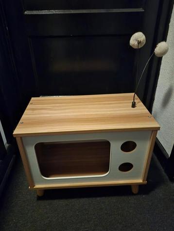 Katten tv mand  beschikbaar voor biedingen