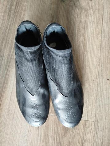 Prachtige mooie zwarte jongens voetbalschoenen. Maat 44 beschikbaar voor biedingen
