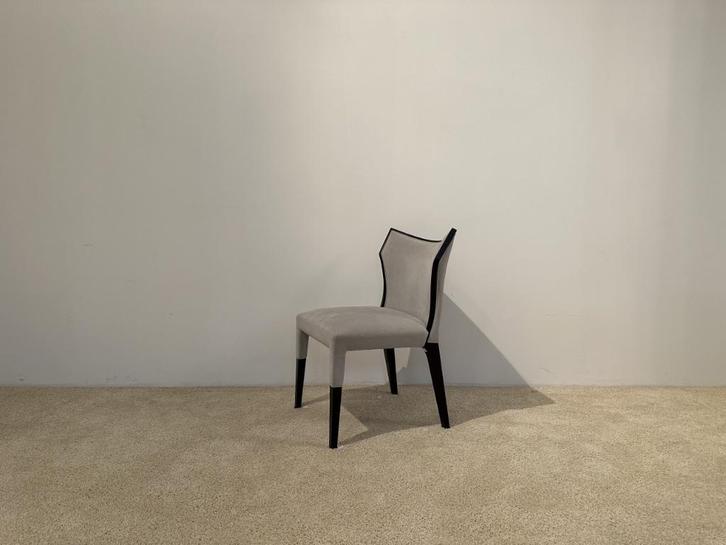 Eetkamerstoel COSTANTINI VILLA (SET VAN 4) Meubel Outlet, Huis en Inrichting, Stoelen, Zo goed als nieuw, Vier, Leer, Grijs, Ophalen