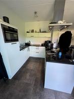 Complete witte keuken met zwart blad en oa combi stoomoven, Huis en Inrichting, Keuken | Complete keukens, Ophalen, Gebruikt, U-keuken