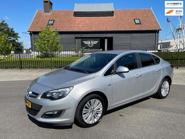 Opel Astra 1.4 Design Edition Sedan Airc/Ecc Lm Velgen Zeer, Auto's, Opel, Bedrijf, Te koop, Astra, ABS, Airbags, Airconditioning