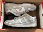 Nike dunk low grey fog maat 43, Kleding | Heren, Schoenen, Ophalen of Verzenden, Gedragen, Overige kleuren
