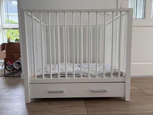 Witte babybox met lade + boxkleed, Kinderen en Baby's, Boxen, Zo goed als nieuw, Rechthoekig, Boxkleed, Lade, Ophalen
