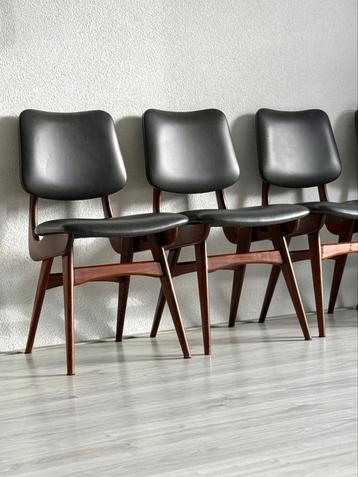 Vintage stoelen beschikbaar voor biedingen