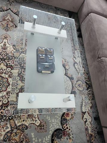Salon tafel beschikbaar voor biedingen