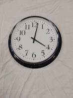 Grote ronde goedlopende wandklok, Wandklok, Onbekend, Ophalen of Verzenden, Zo goed als nieuw