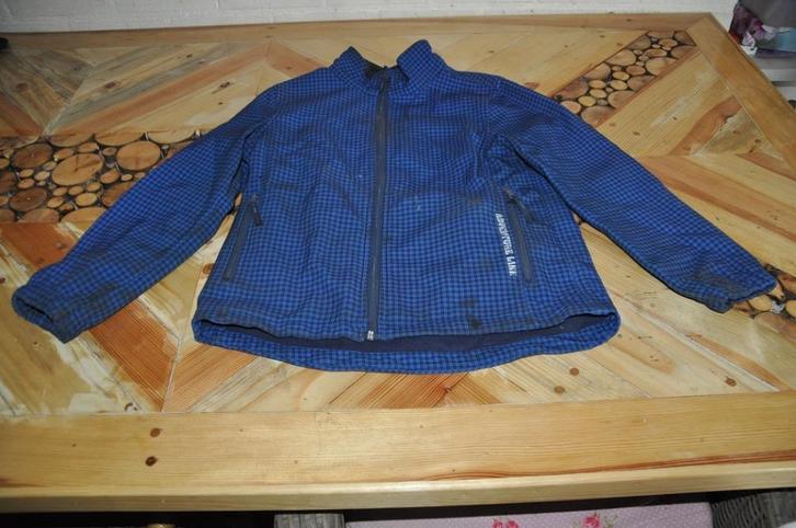 Blauw geblokte softshelljas Adventure Line 152, Kinderen en Baby's, Kinderkleding | Maat 152, Gebruikt, Jongen, Jas, Ophalen of Verzenden