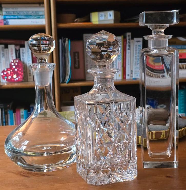 Drie karaffen, waaronder kristallen Royal Doulton, Antiek en Kunst, Antiek | Glas en Kristal, Ophalen