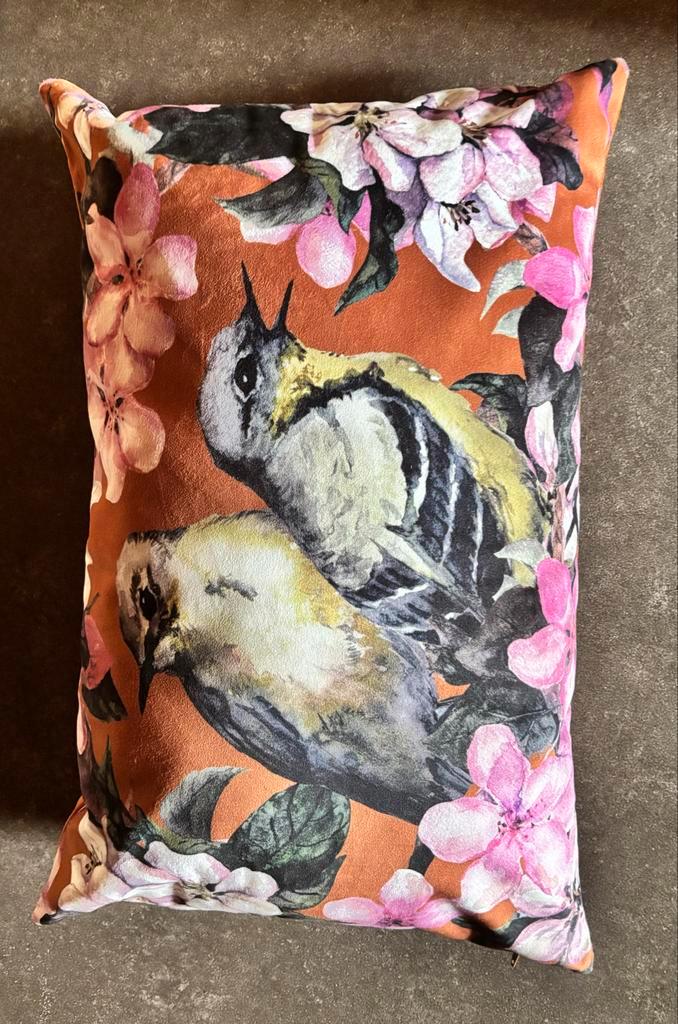 Velours Kussen met Vogel- en Bloemenprint, Huis en Inrichting, Woonaccessoires | Kussens, Zo goed als nieuw, Bruin, Rechthoekig
