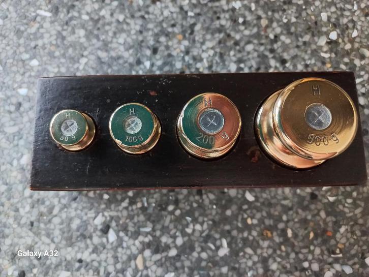 4 koperen knop gewichten in houten blok, Antiek en Kunst, Antiek | Koper en Brons, Koper, Ophalen of Verzenden