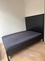 Bed IKEA Undredal + Nachtkastje, Huis en Inrichting, Ophalen, Gebruikt, Tweepersoons