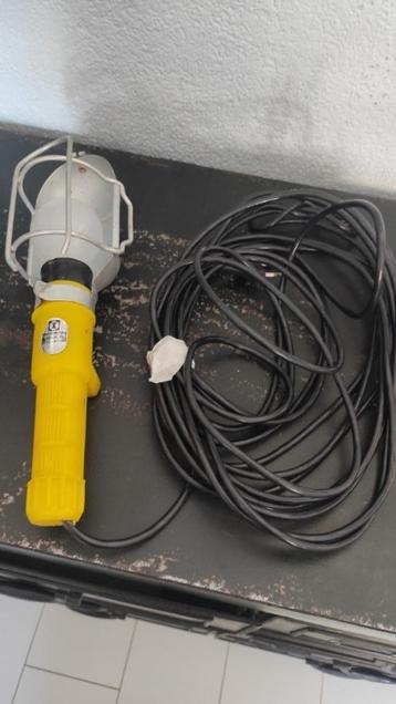 Vintage looplamp geel met zinken kapje beschikbaar voor biedingen