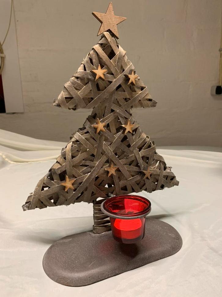 Kleine rieten kerstboom met theelicht houder., Diversen, Kerst, Zo goed als nieuw, Ophalen of Verzenden