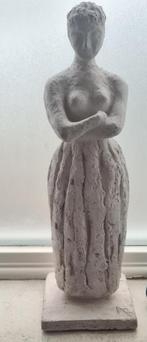 Beeld van vrouw, geboetseerd, créme. Zwaar beeld, Ophalen, Gebruikt