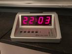 Electrische wekker/klok met digitale tijdsaanduiding, Ophalen of Verzenden, Gebruikt, Digitaal