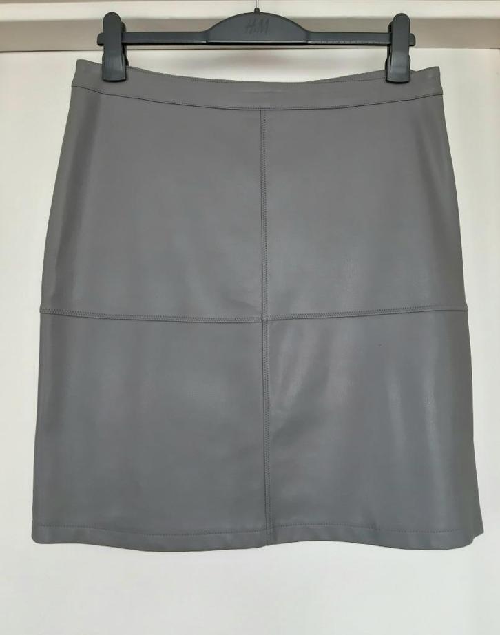 Imitatieleer rok van Vila met split en ritssluiting maat XL., Kleding | Dames, Rokken, Zo goed als nieuw, Maat 46/48 (XL) of groter