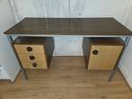 Leuk vintage bureautje van metaal en hout, Huis en Inrichting, Bureaus, Ophalen, Gebruikt, Bureau